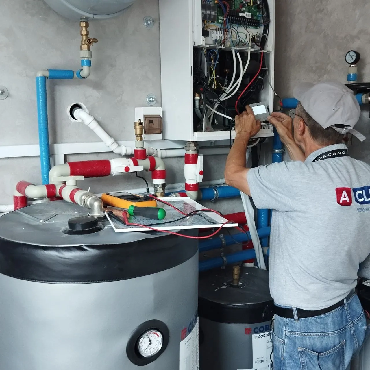 Einfamilienhaus mit Mycond Split Wärmepumpen der BeeHeat Serie