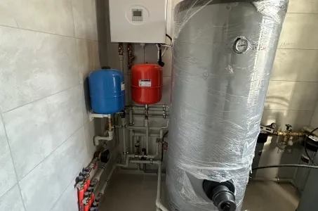 Freistehende Villa mit Mycond Split Wärmepumpen BeeHeat MHS-U12BH