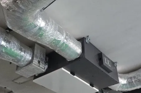 Produktionshalle mit Mycond Energierückgewinnungs-Lüftungsgeräten MVC700-A