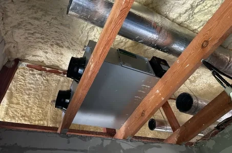 Produktionshalle mit Mycond Energierückgewinnungs-Lüftungsgeräten MVS DW