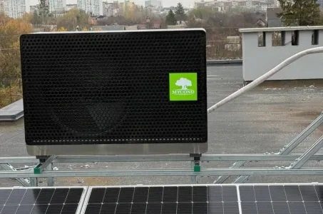 Kommerzielle Dachinstallation mit Mycond BeeSmart Wärmepumpe